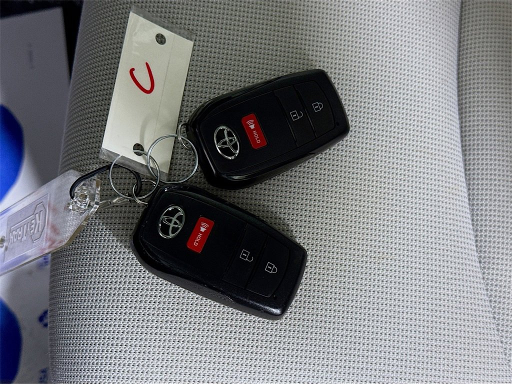 Certified 2024 Toyota Corolla Cross LE image 32