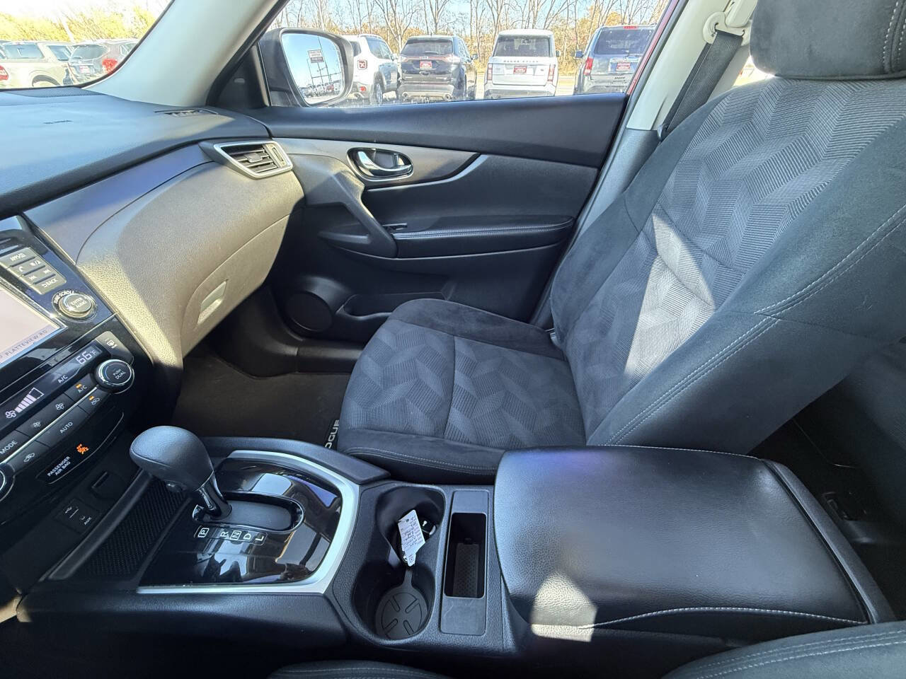 Used 2014 Nissan Rogue SV w/ SV Premium Package image 20