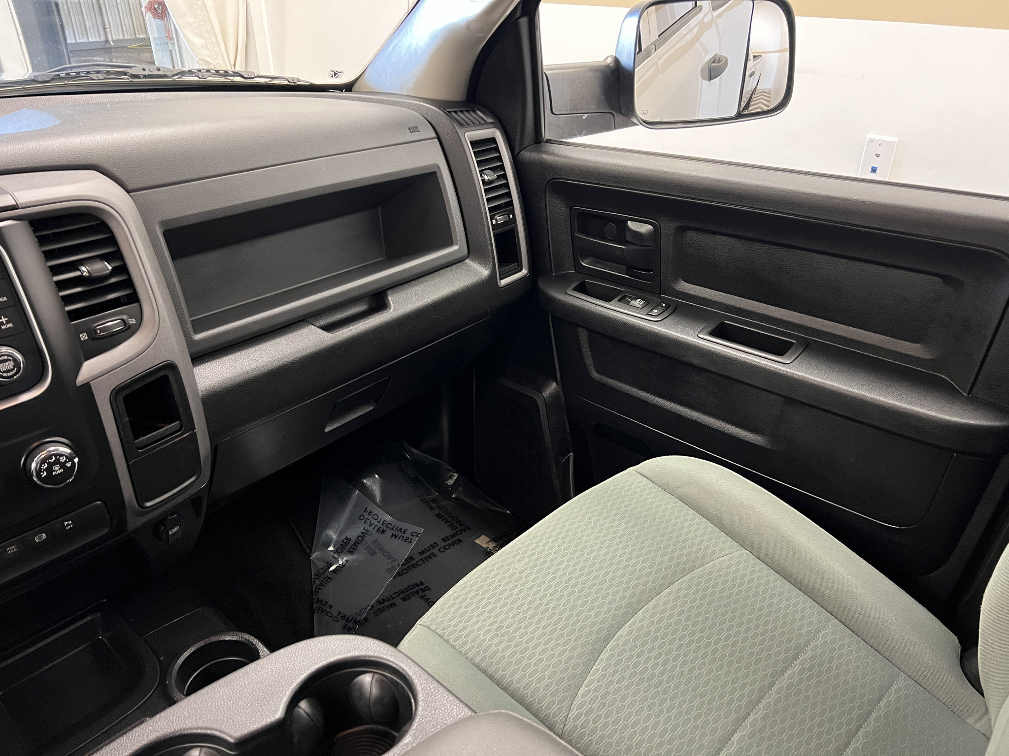 Used 2015 RAM 2500 Tradesman w/ Chrome Appearance Group AWD/4WD image 12