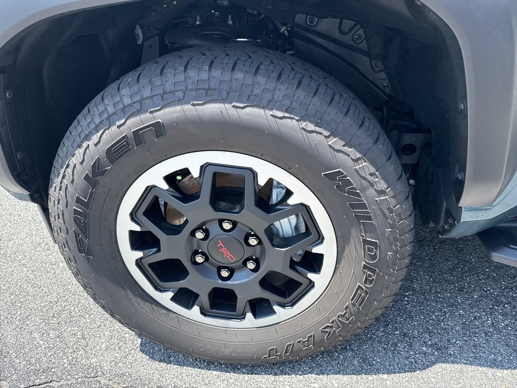 Used 2025 Toyota 4Runner TRD Off-Road Premium AWD/4WD image 11