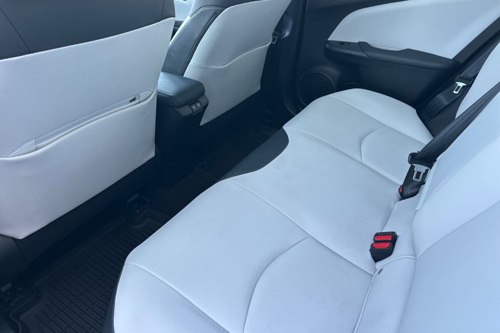 Certified 2022 Toyota Prius XLE w/ Premium Convenience Package FWD image 12