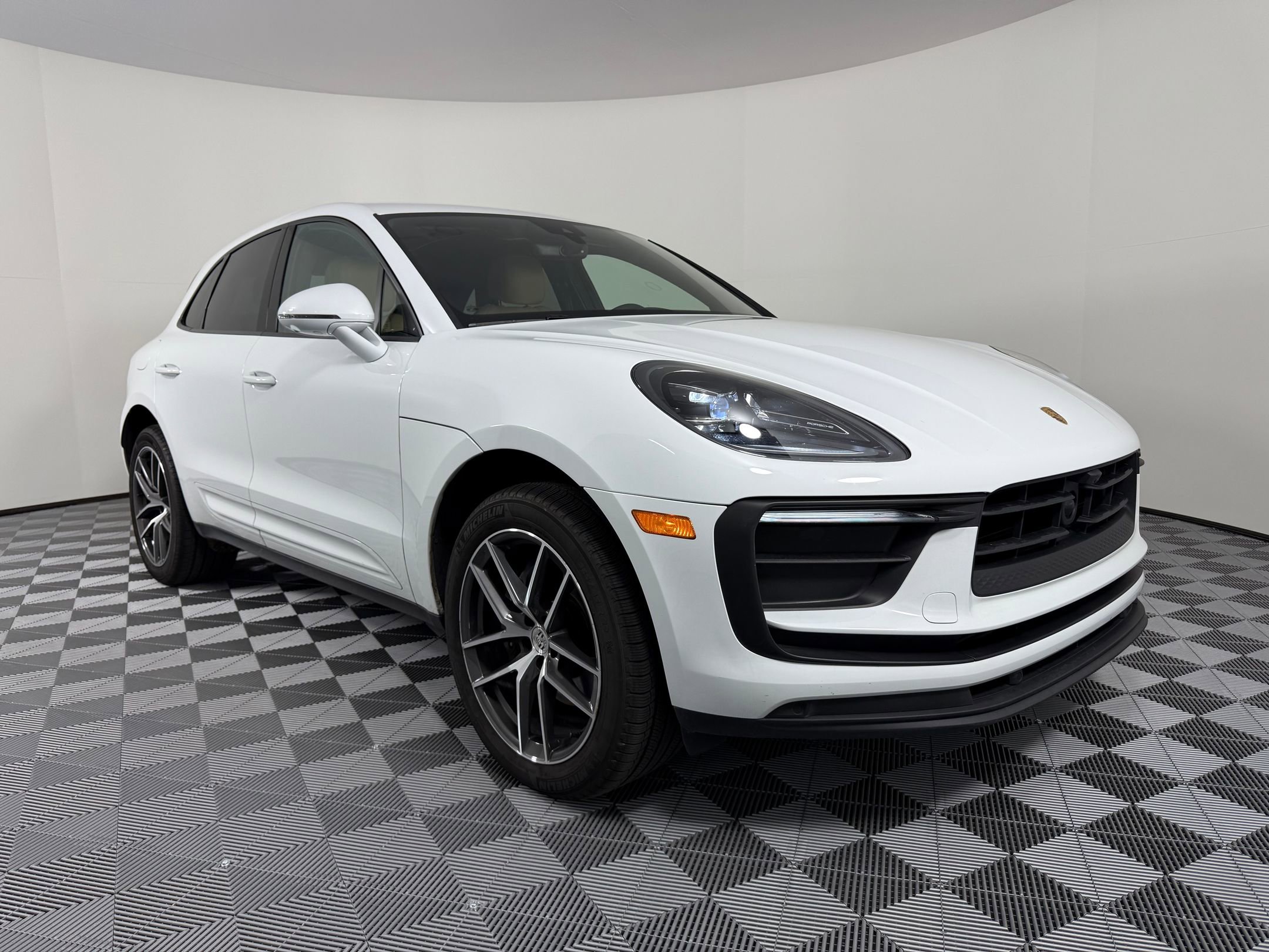 New 2025 Porsche Macan image 7