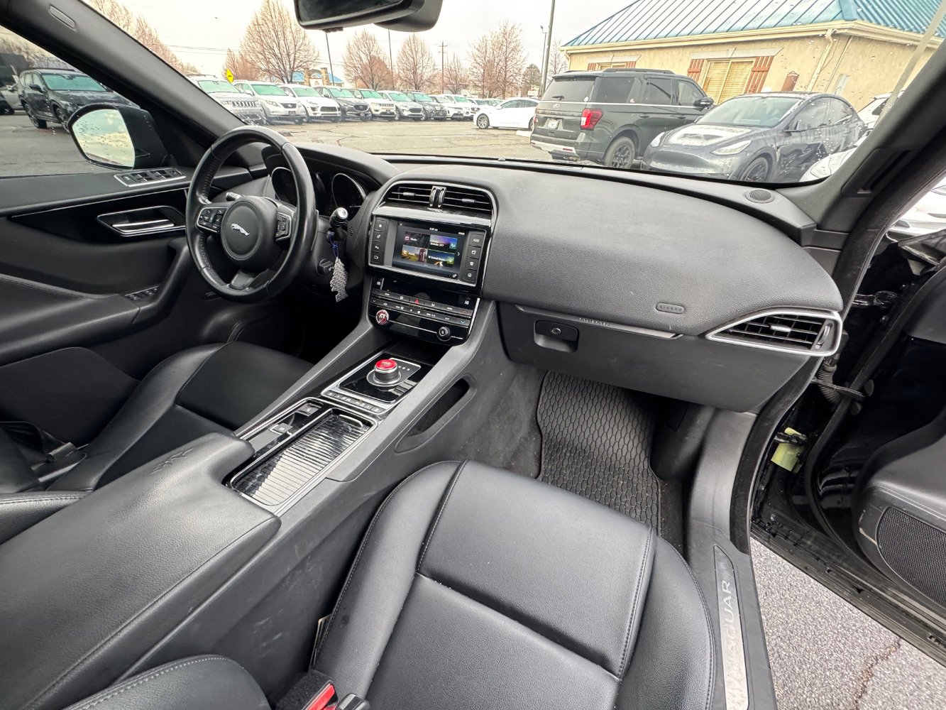 Used 2018 Jaguar F-PACE Premium image 9