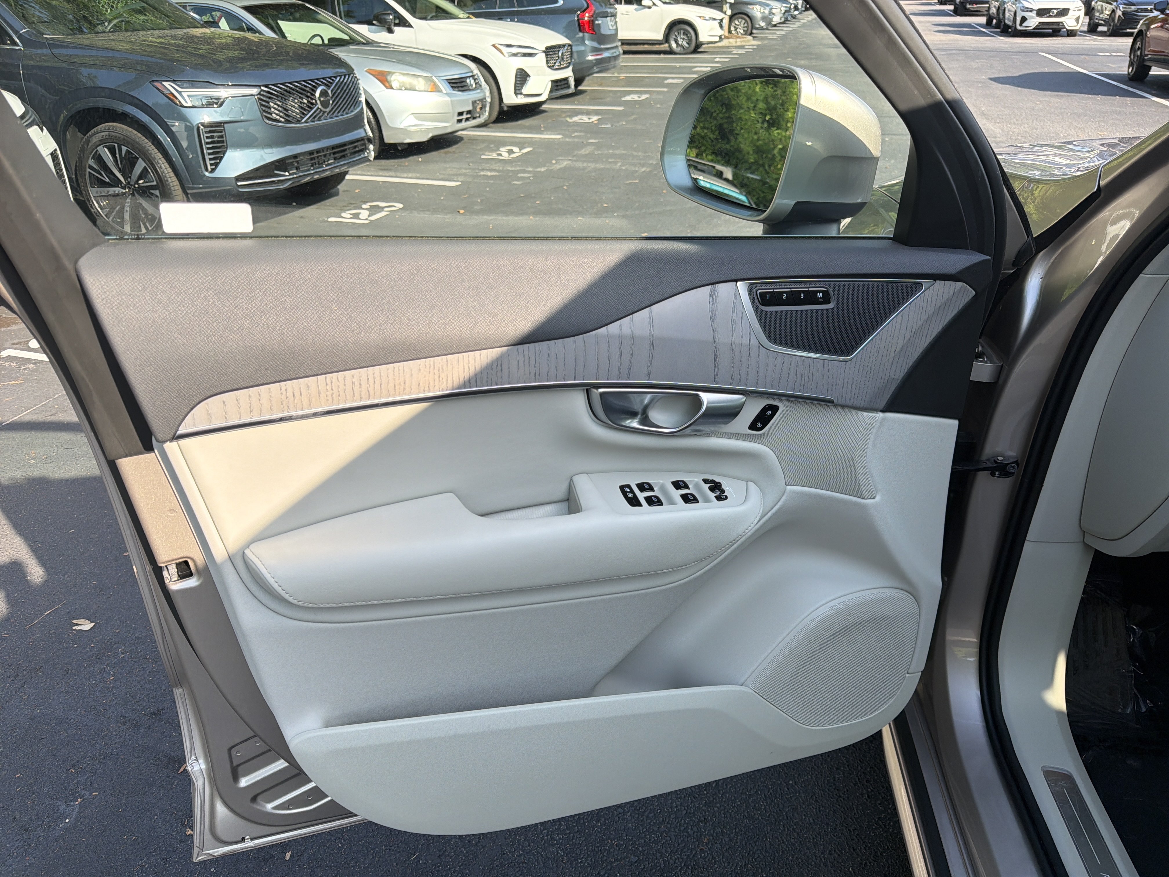 Certified 2024 Volvo XC90 T8 Plus w/ Protection Package AWD/4WD image 51