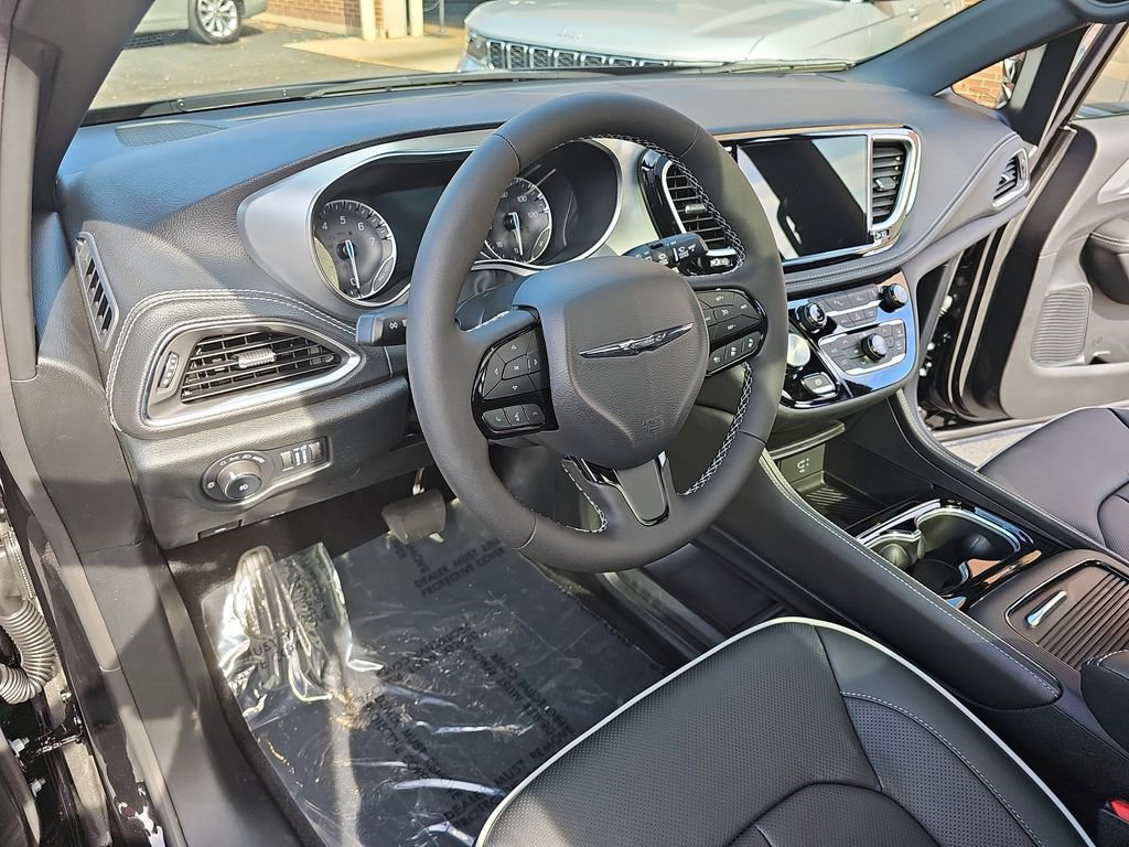New 2026 Chrysler Pacifica Limited w/ S Appearance Package image 18
