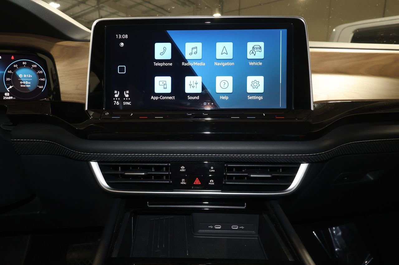 Used 2025 Volkswagen Atlas SE image 15