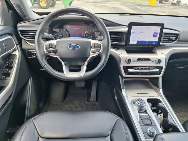 Used 2024 Ford Explorer XLT w/ Equipment Group 202A AWD/4WD image 14