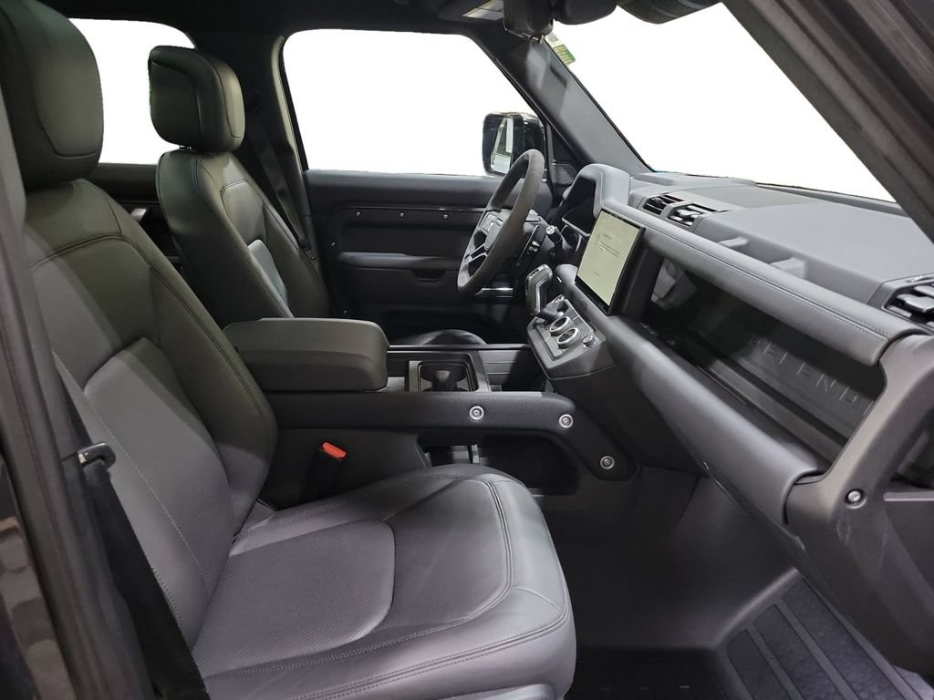 Used 2024 Land Rover Defender 110 V8 AWD/4WD image 29