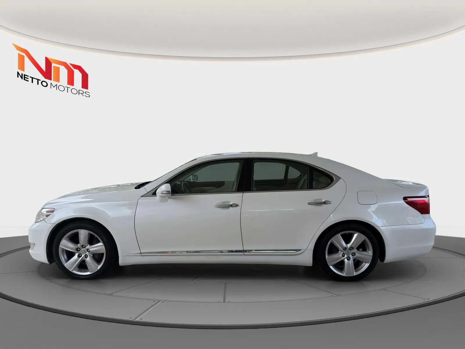Used 2012 Lexus LS 460 w/ Comfort Pkg RWD image 2