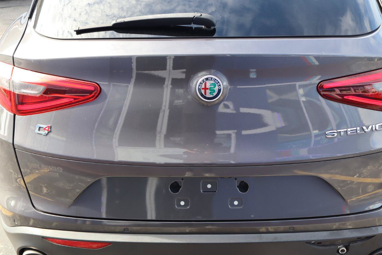 Used 2018 Alfa Romeo Stelvio AWD image 10