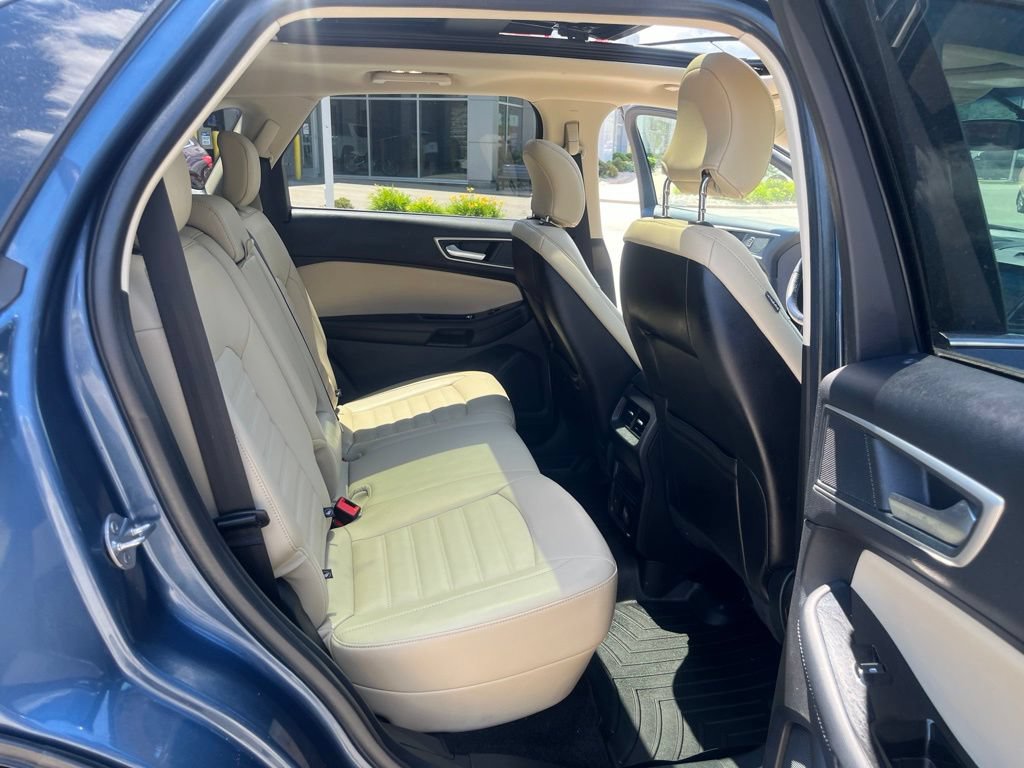 Used 2018 Ford Edge SEL w/ Equipment Group 201A AWD/4WD image 16