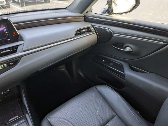Used 2019 Lexus ES 300h Ultra Luxury w/ Accessory Package 2 FWD image 17
