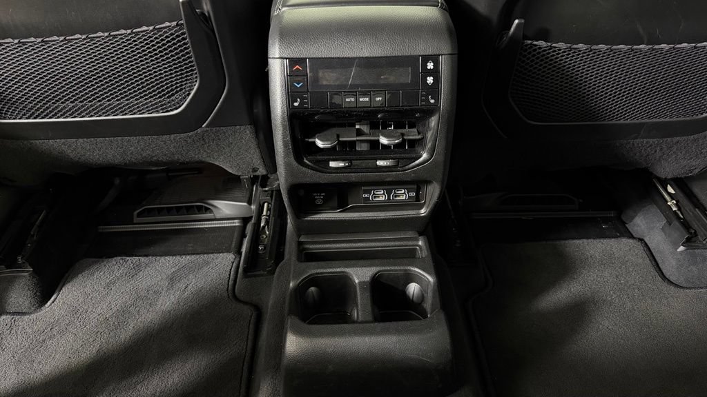 Used 2023 Jeep Grand Cherokee L Limited w/ Black Appearance Package AWD/4WD image 31