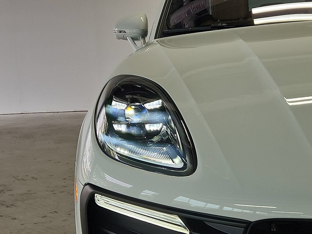 New 2026 Porsche Macan AWD/4WD image 9