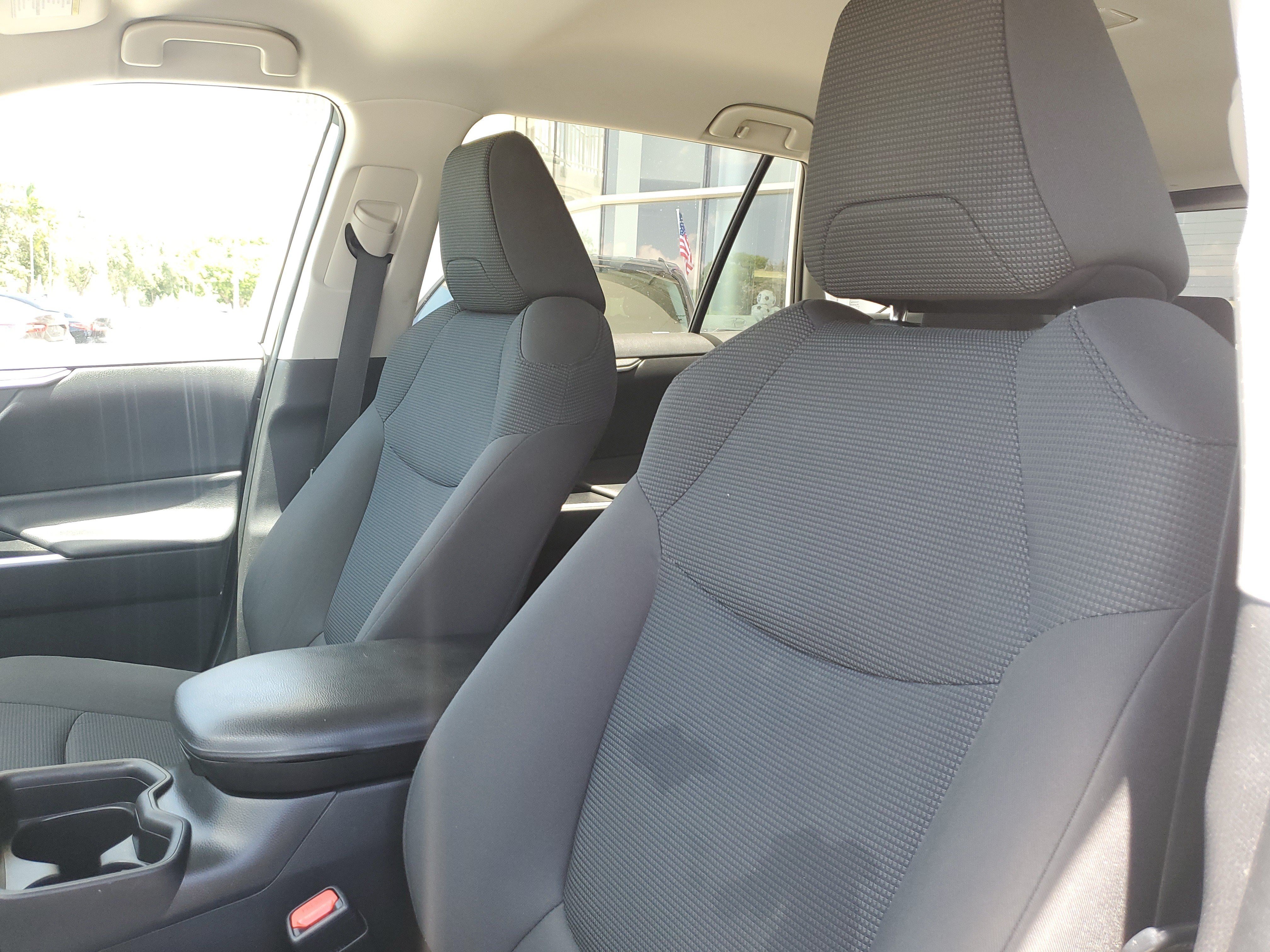 Used 2021 Toyota RAV4 LE FWD image 16
