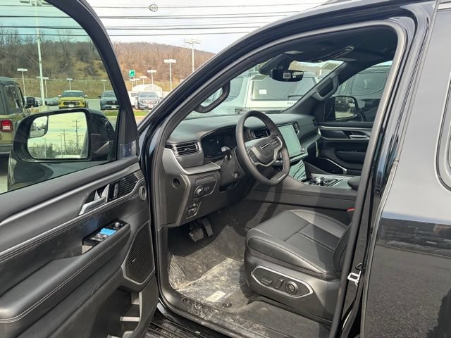 New 2026 Jeep Grand Wagoneer L Limited w/ Rear Seat Video Group I AWD/4WD image 15