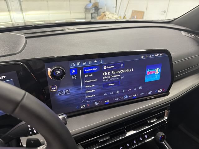 New 2026 Chevrolet Traverse LT w/ Driver Confidence Package FWD image 25