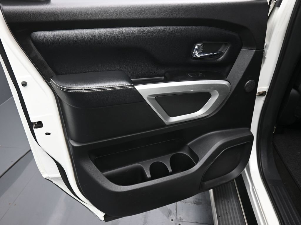 Used 2018 Nissan Titan PRO-4X w/ Pro-4x Convenience Package image 11