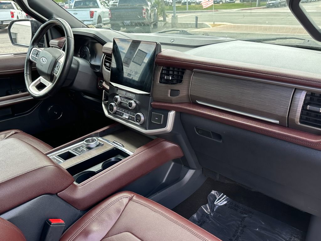 Used 2022 Ford Expedition Limited RWD image 14