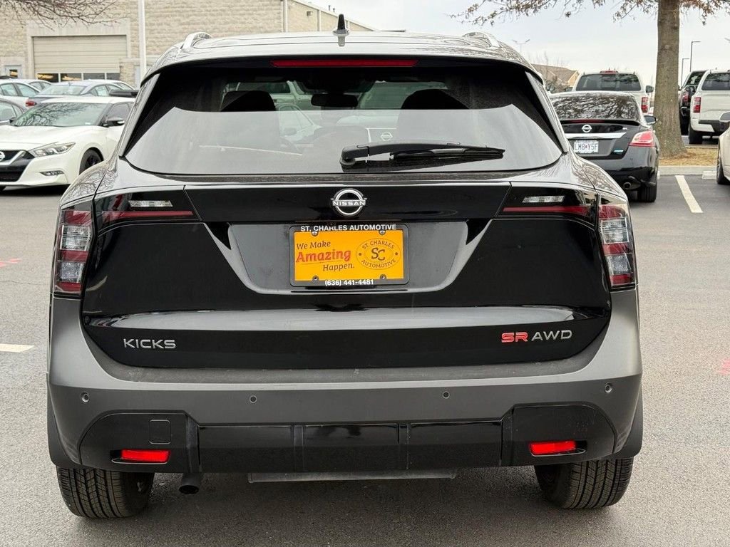 Used 2025 Nissan Kicks SR image 4