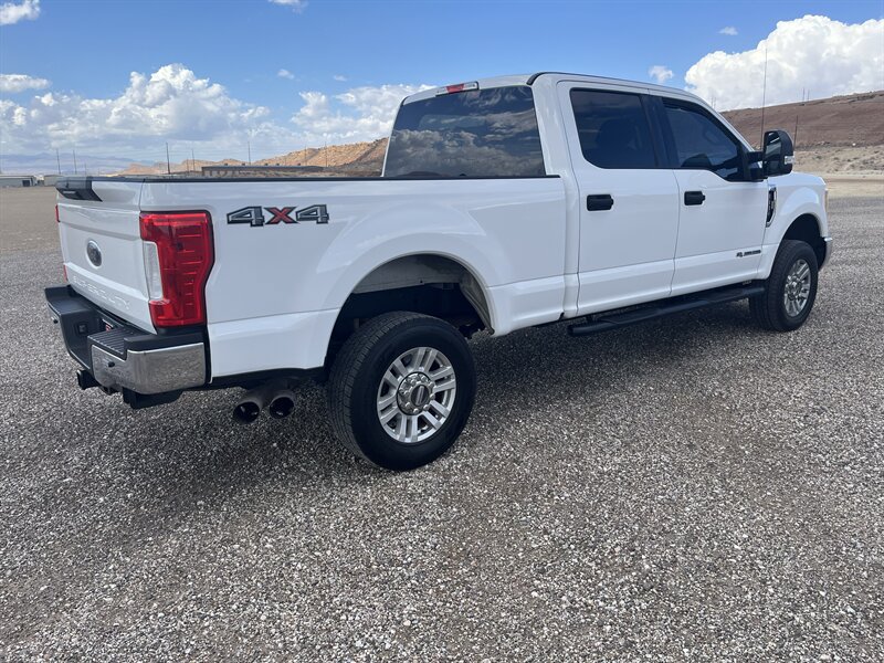 Used 2017 Ford F250 XLT AWD/4WD image 3