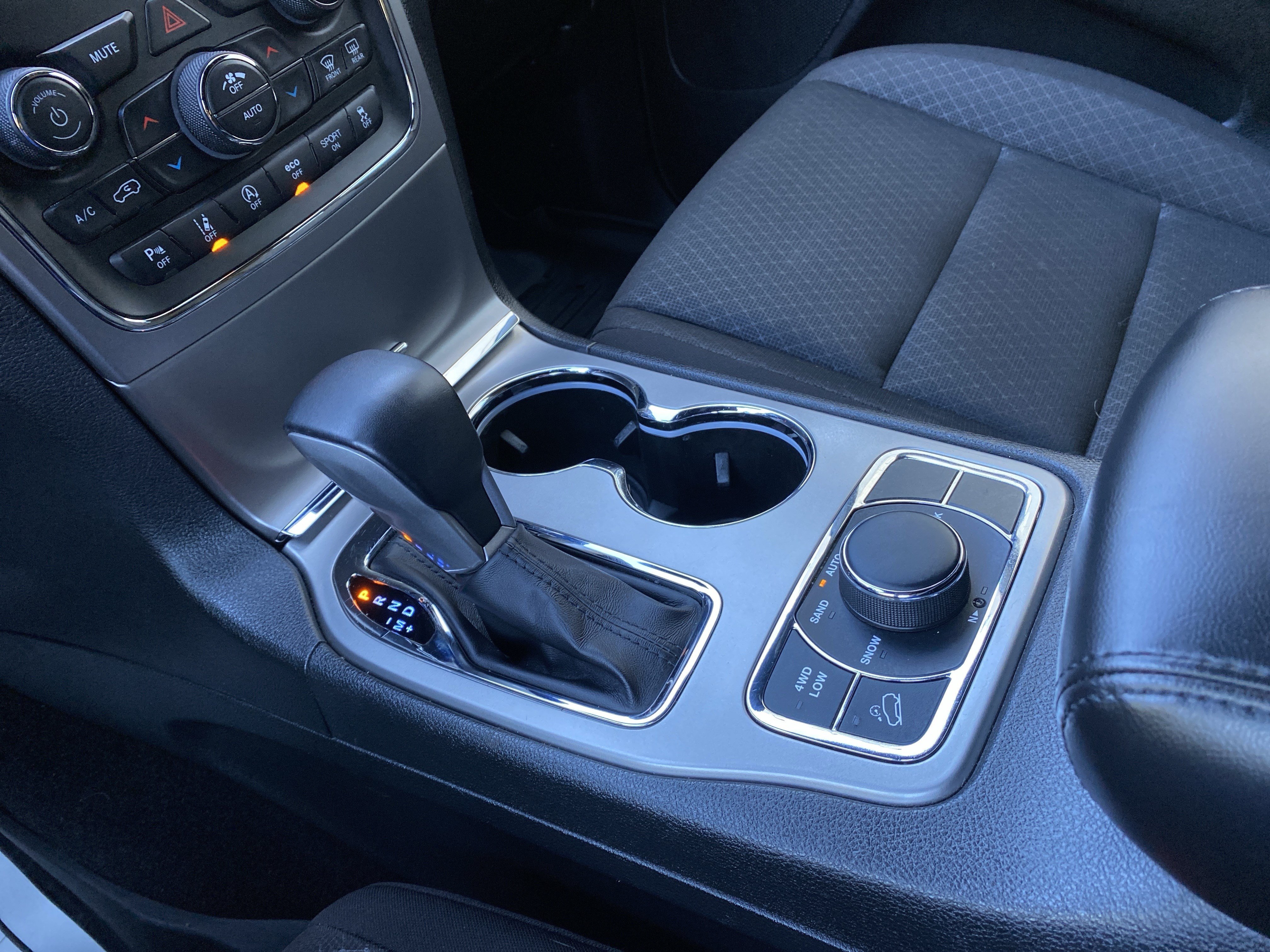 Used 2021 Jeep Grand Cherokee Laredo AWD/4WD image 29