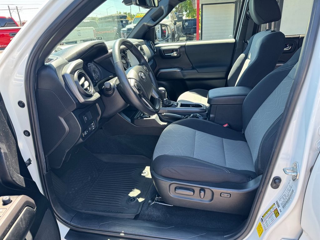 Used 2021 Toyota Tacoma TRD Off-Road w/ Technology Package AWD/4WD image 8