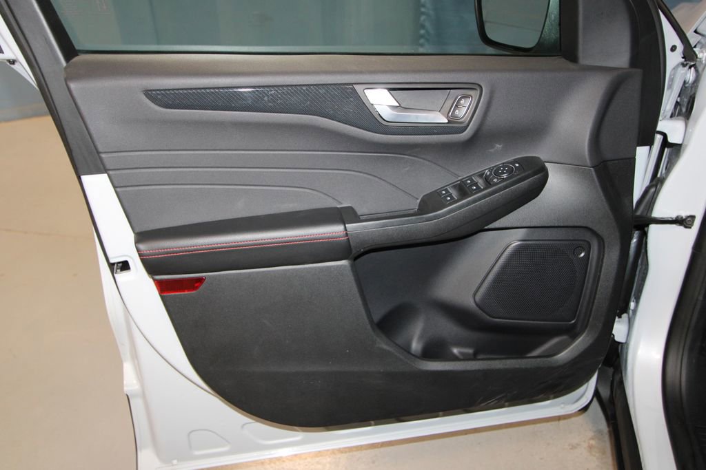 Used 2025 Ford Escape ST-Line w/ Equipment Group 301A image 5