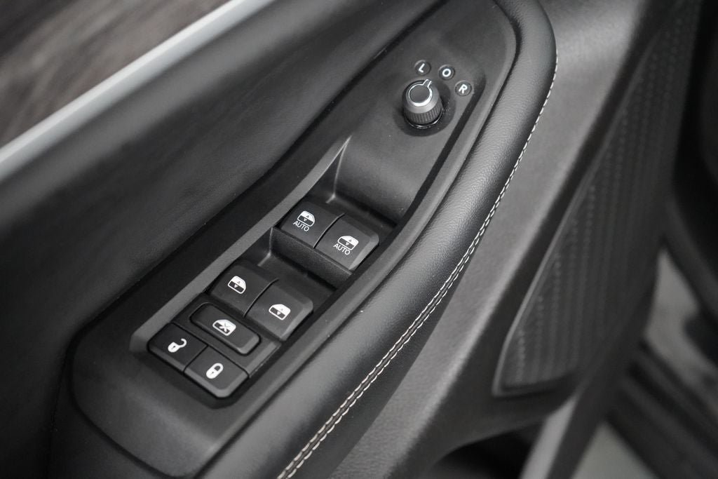 Used 2023 Jeep Grand Cherokee Limited AWD/4WD image 19