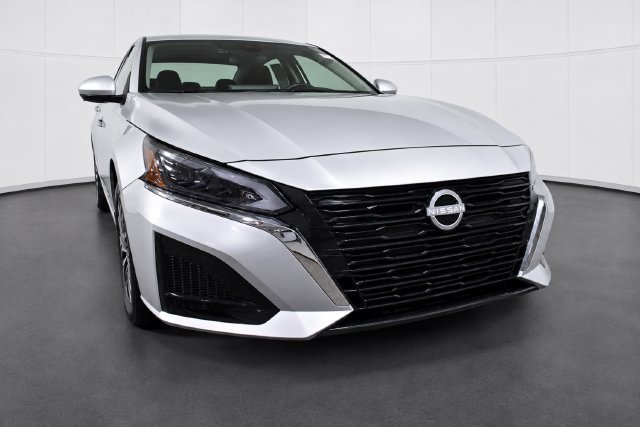 Certified 2025 Nissan Altima 2.5 SV w/ SV Premium Package AWD/4WD image 3
