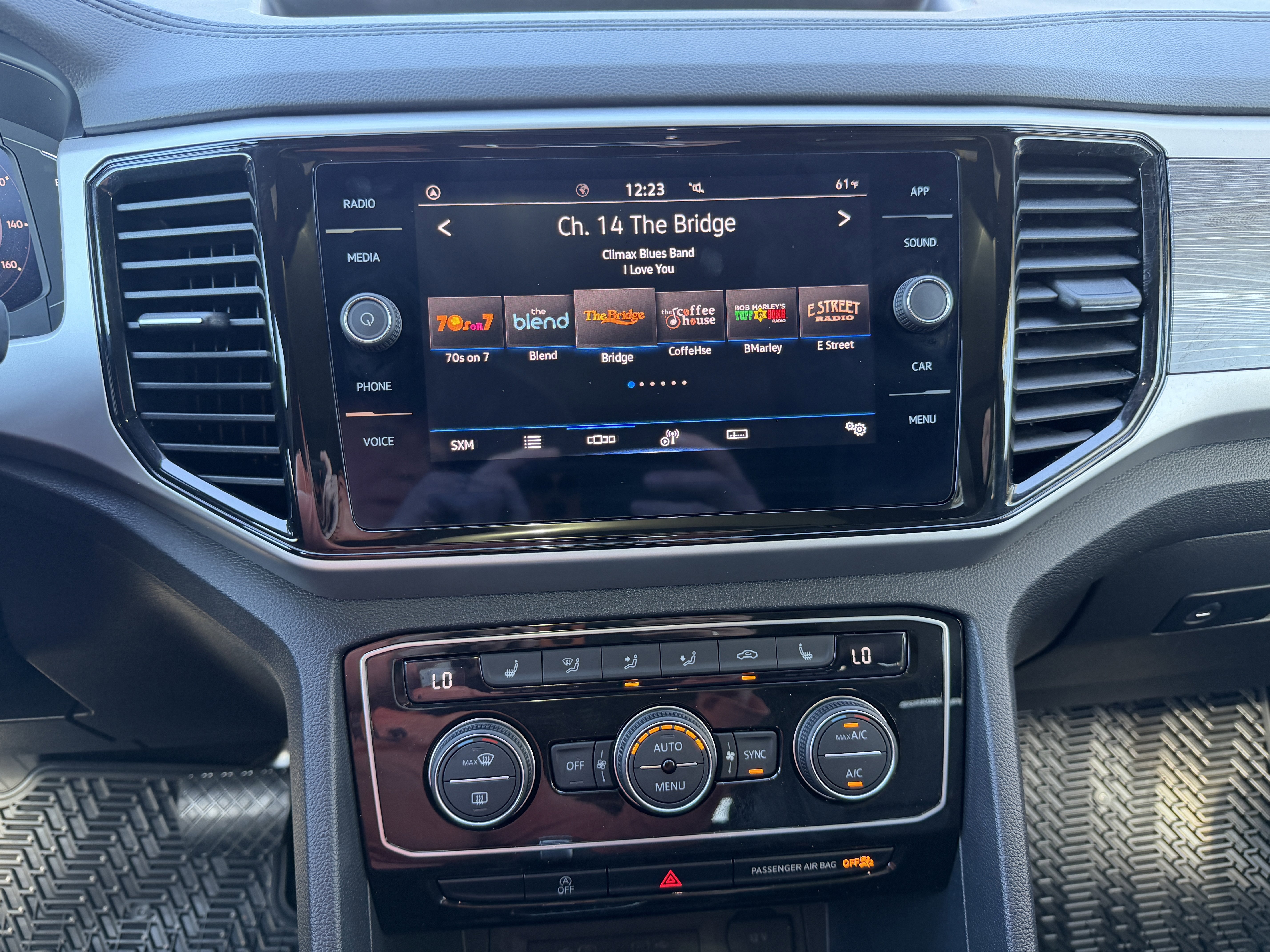 Used 2023 Volkswagen Atlas Cross Sport SE w/ Panoramic Sunroof Package image 23