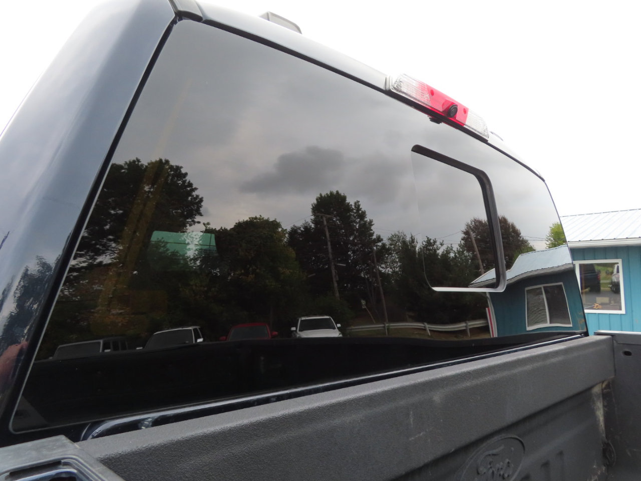 Used 2022 Ford F250 Lariat w/ Black Appearance Package image 16