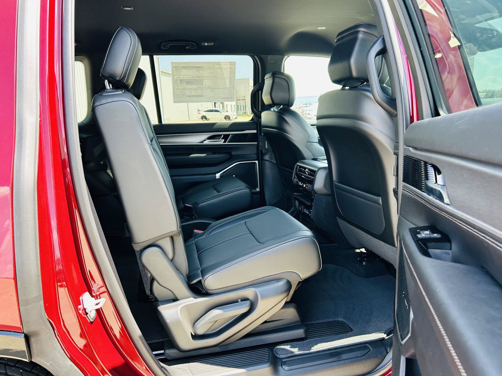 New 2026 Jeep Grand Wagoneer 4WD image 34