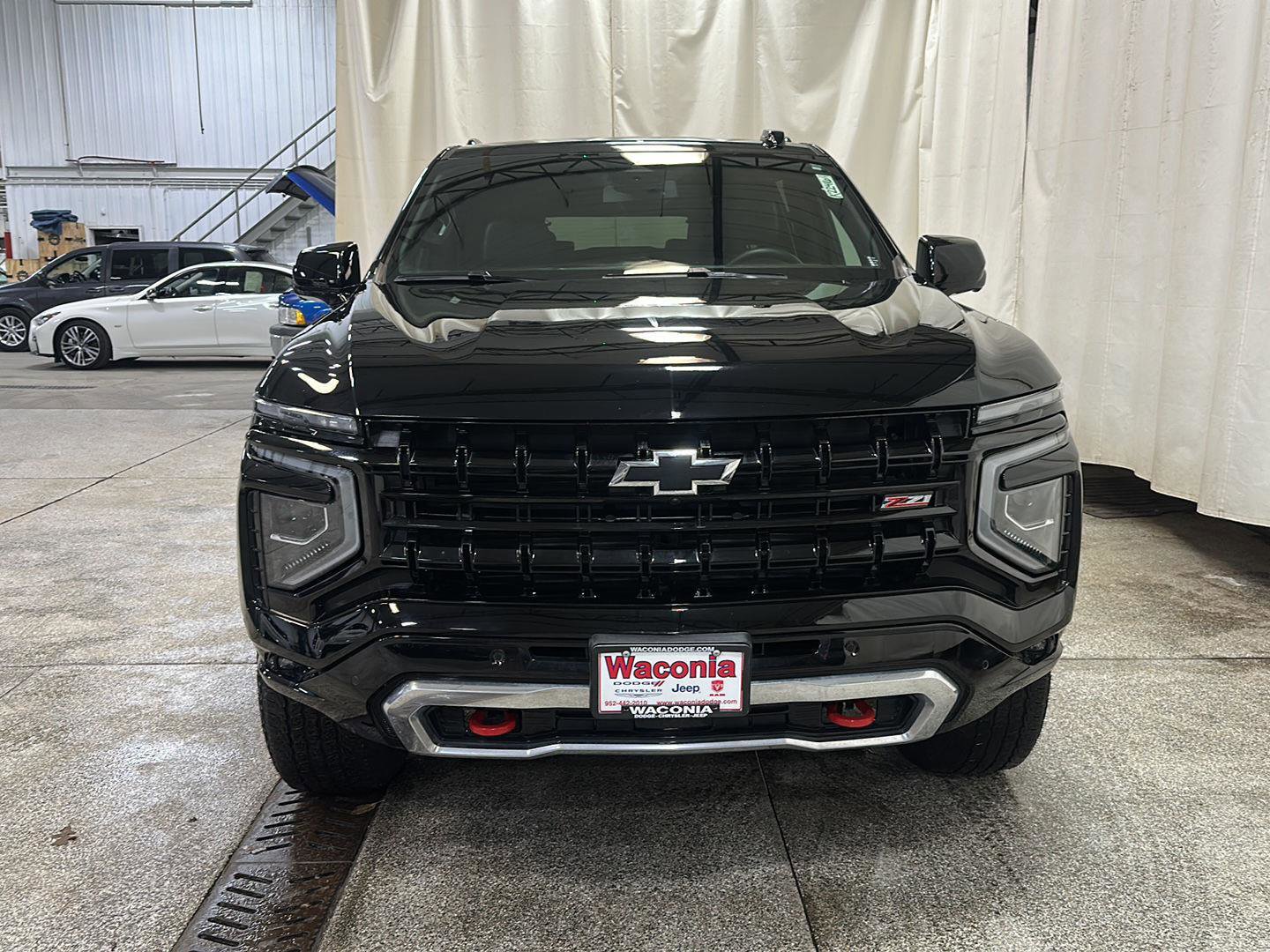 Used 2025 Chevrolet Suburban Z71 AWD/4WD image 8
