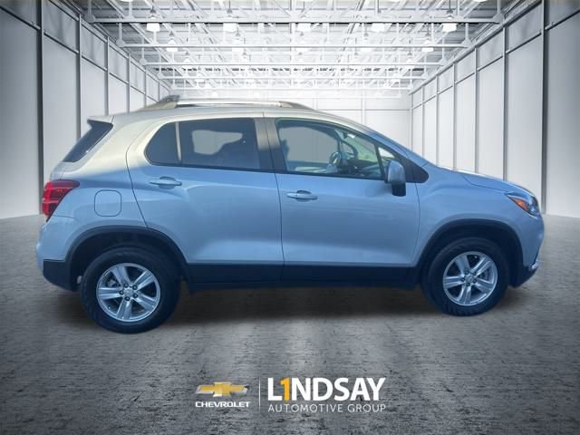 Used 2022 Chevrolet Trax LT w/ LT Convenience Package image 17
