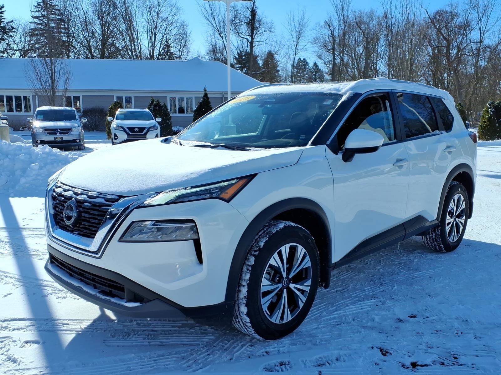 Used 2023 Nissan Rogue SV w/ SV Premium B Package image 3