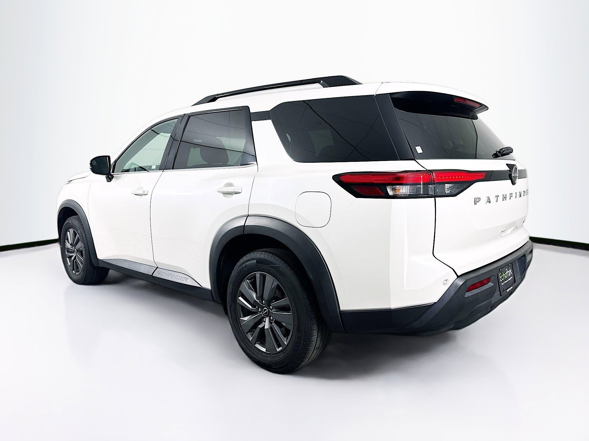 Used 2024 Nissan Pathfinder SV image 5