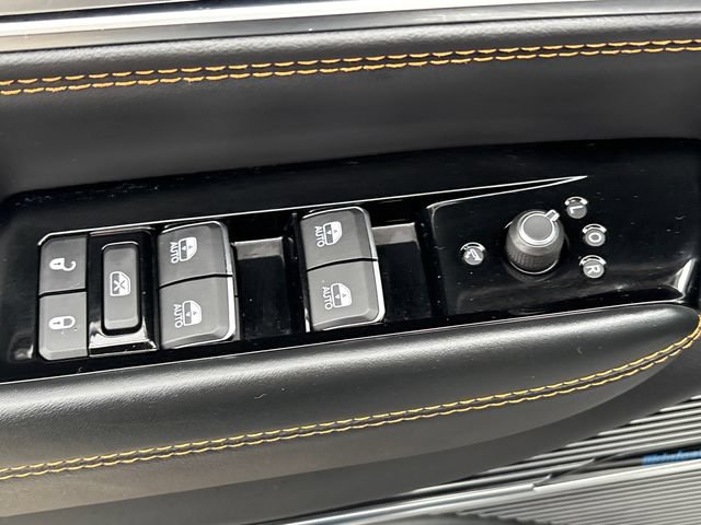 Used 2025 Jeep Grand Wagoneer Series III w/ Rear Seat Video Group 1 AWD/4WD image 28