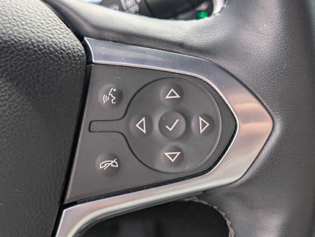 Used 2023 Chevrolet Traverse RS w/ LPO, Floor Liner Package FWD image 28
