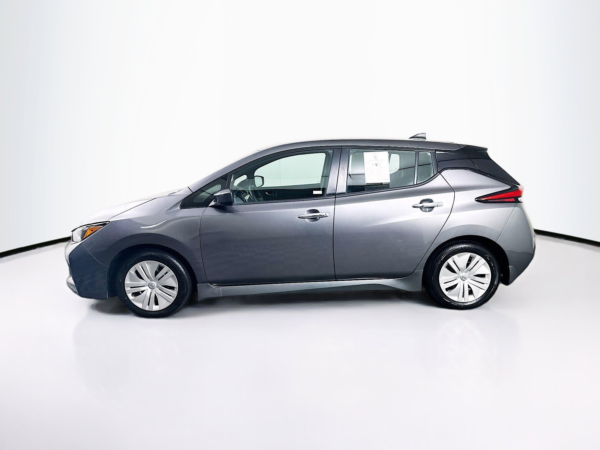 Used 2024 Nissan Leaf S FWD image 4