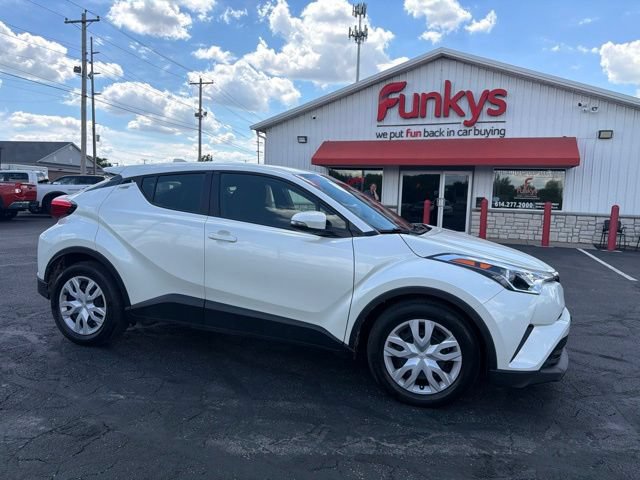 Used 2019 Toyota C-HR LE FWD image 1
