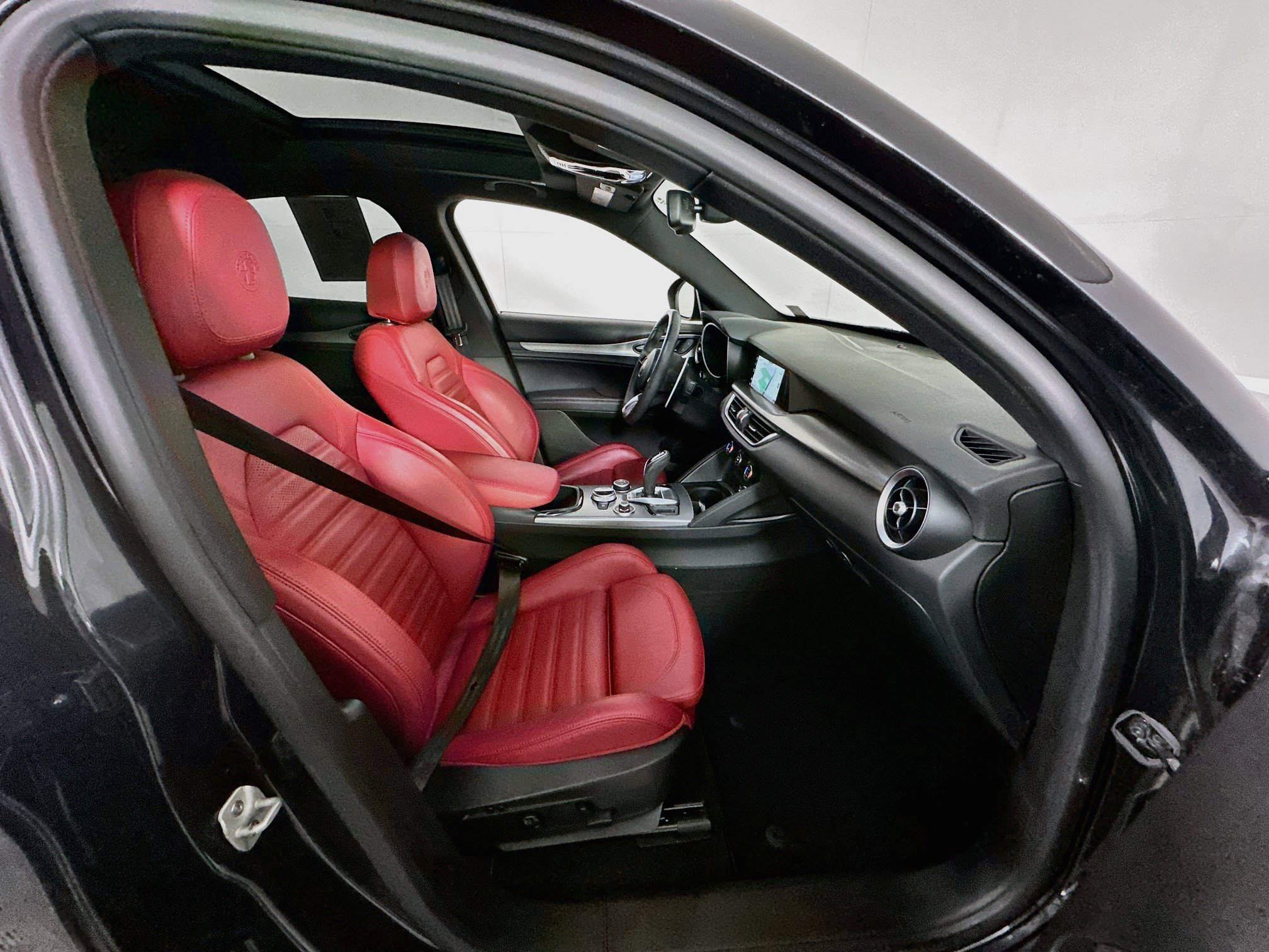 Used 2024 Alfa Romeo Stelvio Veloce AWD/4WD image 34