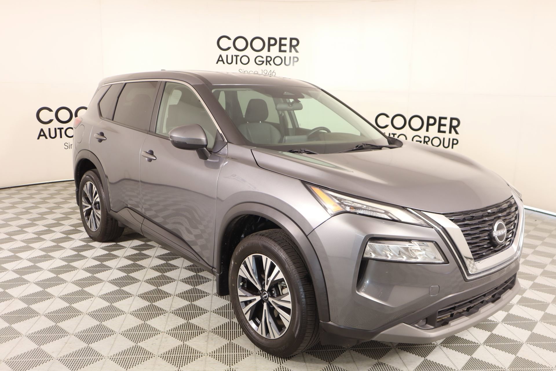 Used 2022 Nissan Rogue SV FWD image 1