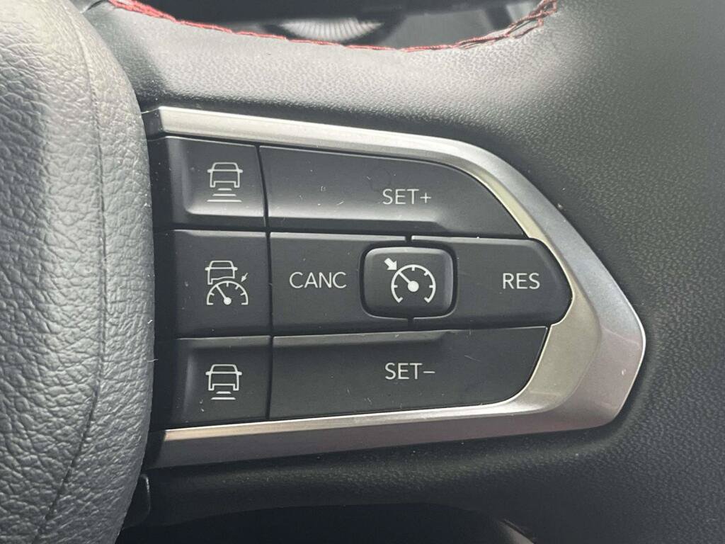 Used 2024 Jeep Compass Trailhawk AWD/4WD image 31