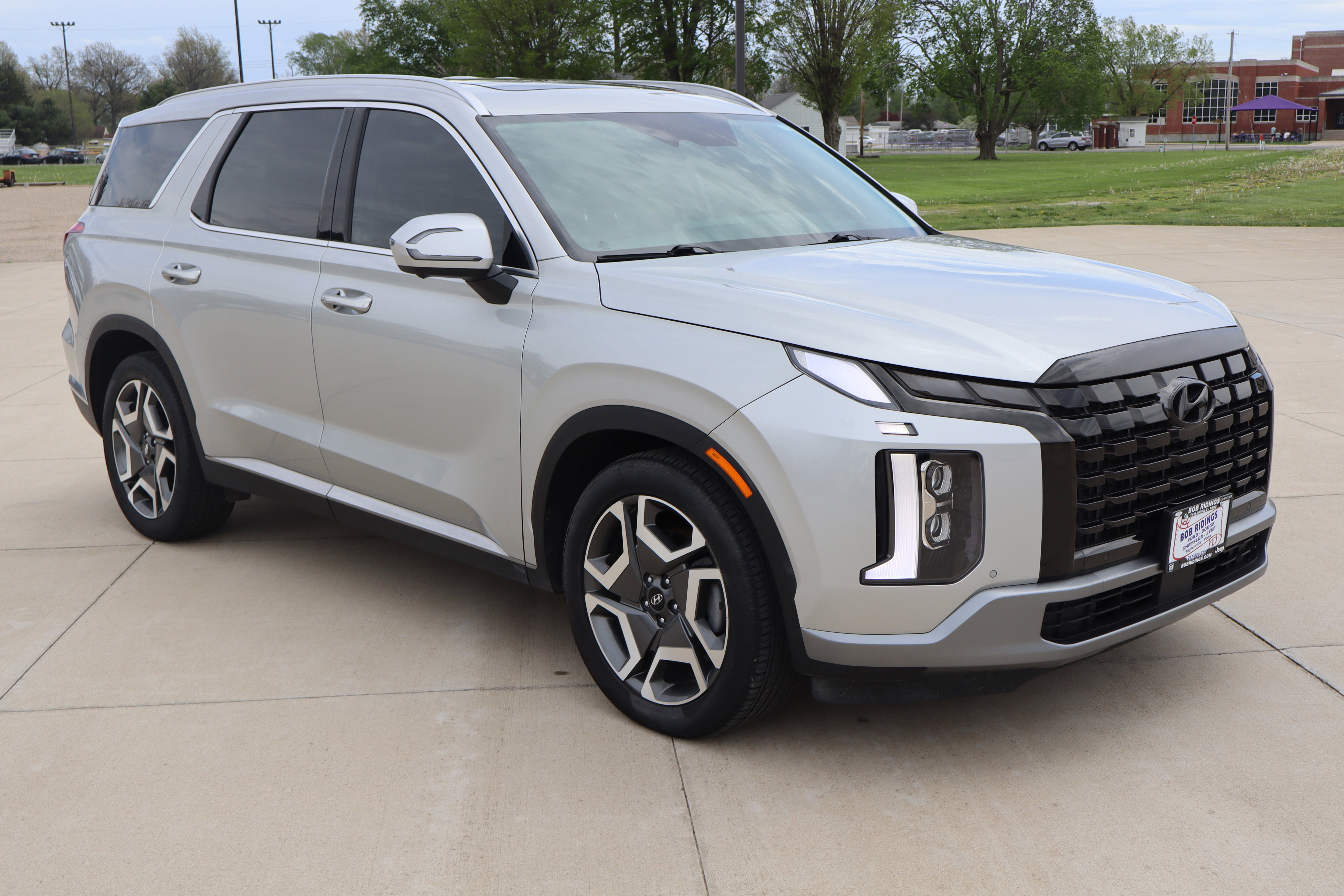 Used 2024 Hyundai Palisade Limited image 3