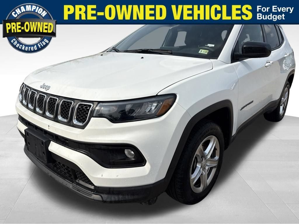 Used 2024 Jeep Compass Latitude AWD/4WD image 1