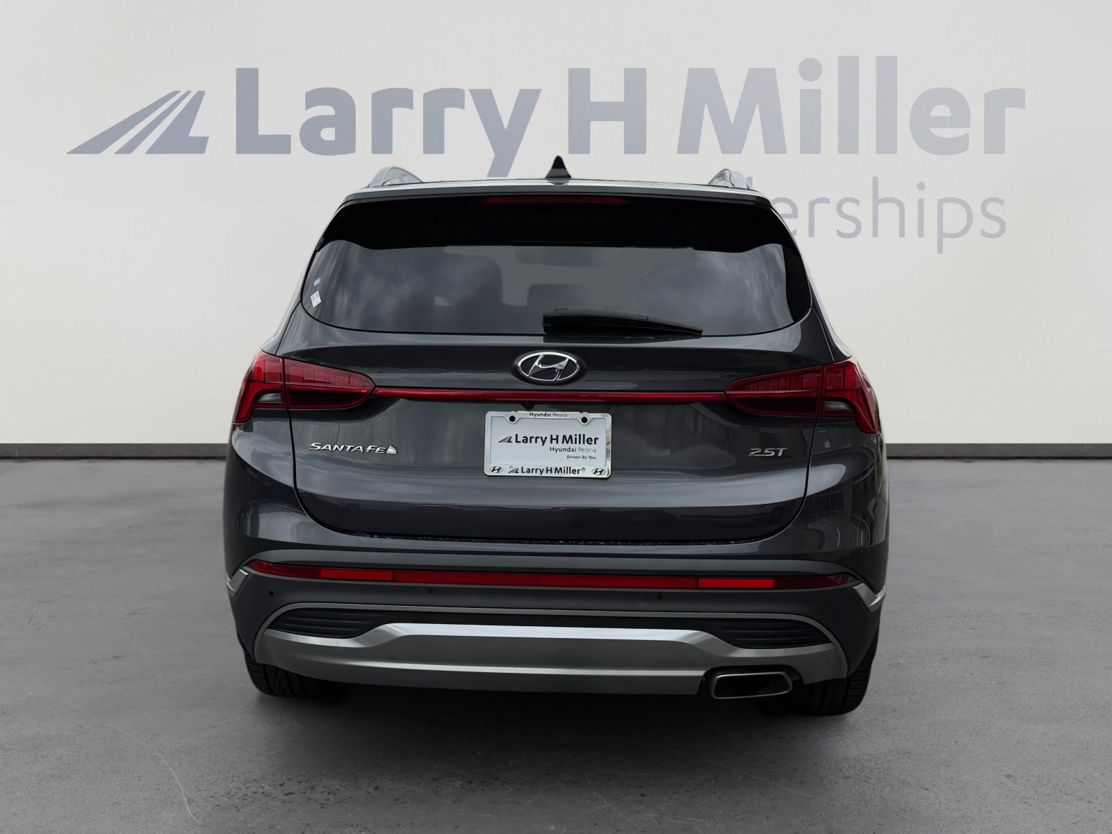 Used 2022 Hyundai Santa Fe Limited FWD image 4
