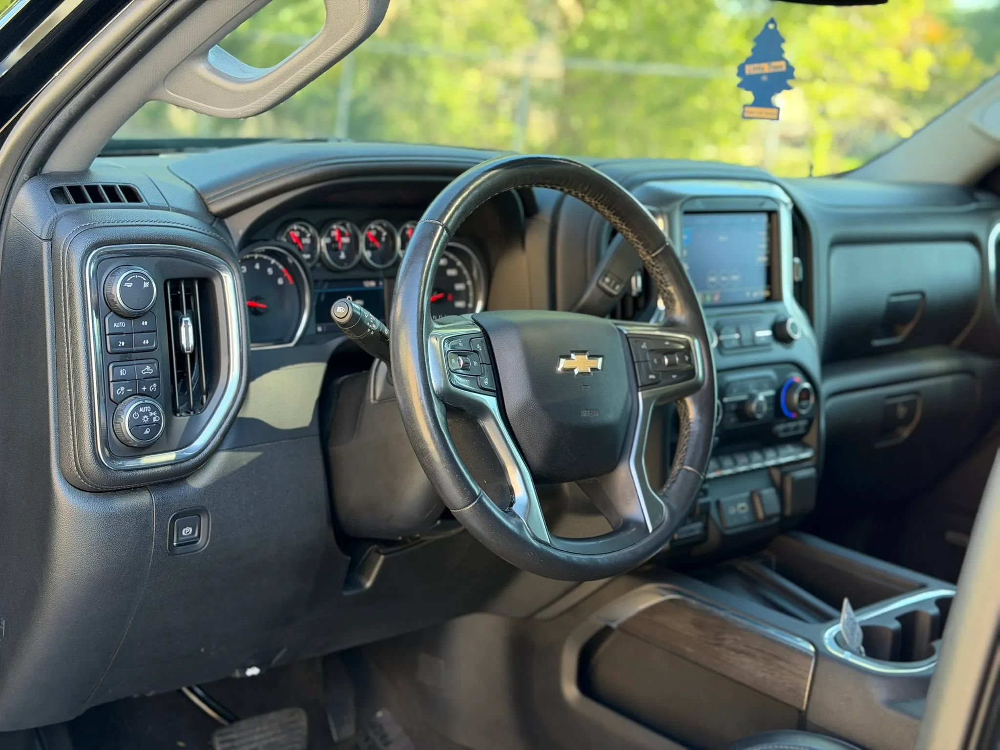 Used 2019 Chevrolet Silverado 1500 LTZ w/ LTZ Premium Package AWD/4WD image 9