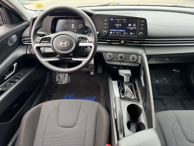 Used 2025 Hyundai Elantra SE FWD image 11