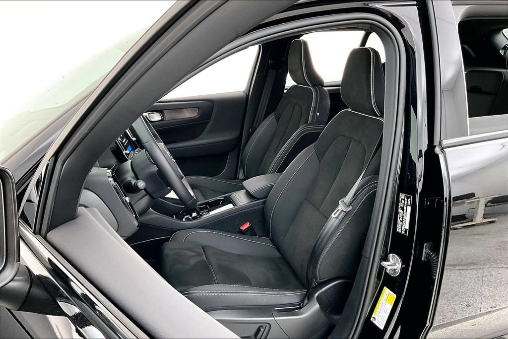 Certified 2023 Volvo XC40 Recharge Plus AWD/4WD image 32